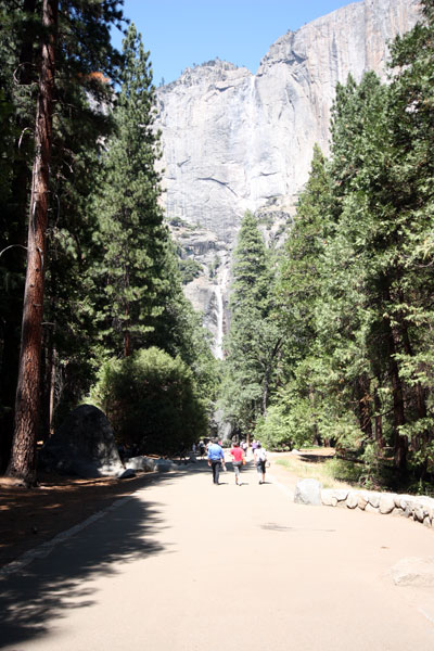 The start of the hike to Lower Yosemite Falls